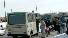 تلاميذ يقطعون الطريق بالشلف.. ومواطنون يحتجزون حافلات بالبويرة