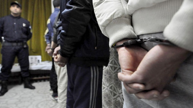 توقيف 12 شخصا بوهران يشتبه في صلتهم بالجماعات الإرهابية