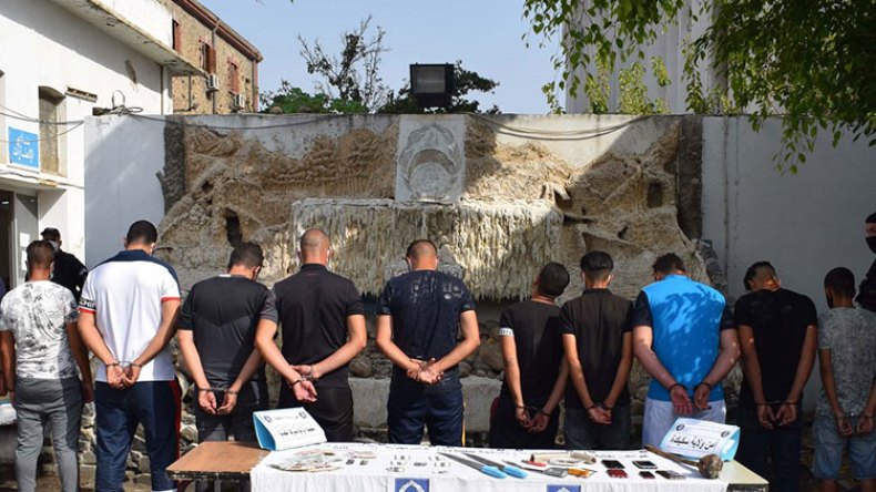 الإطاحة بمروجي المخدرات والمهلوسات