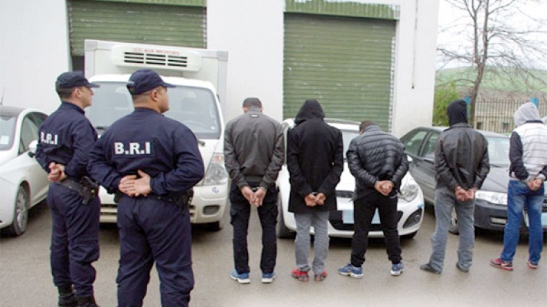 توقيف 17 شخصا ضمن شبكة لسرقة وتهريب المركبات ببومرداس