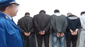 شبّان يستغلون محولا كهربائيا لبيع “المخدرات”
