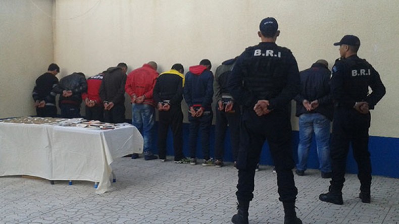 حبس 17 شخصا يشتبه في تخطيطهم لتنفيذ اعتداءات إرهابية