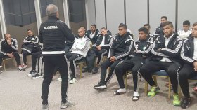 شورمان مهدد بالإقالة بسبب النتائج الكارثية في تربص كوريا الجنوبية