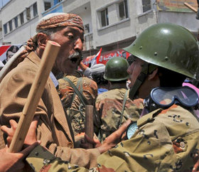 Yémen: combats et manifestation à Sanaa, blessés à Taëz