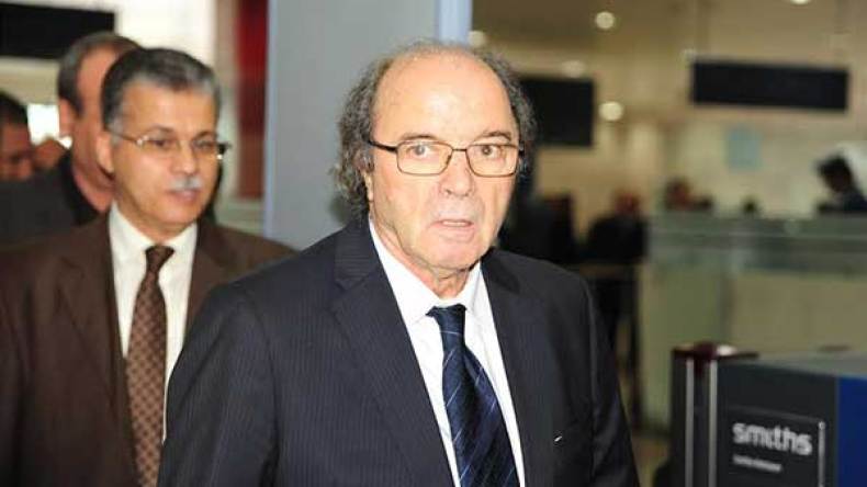 العجوز أرثور جورج باق في العميد