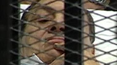 Égypte: le procès de l'ex-président Moubarak reporté au 28 décembre