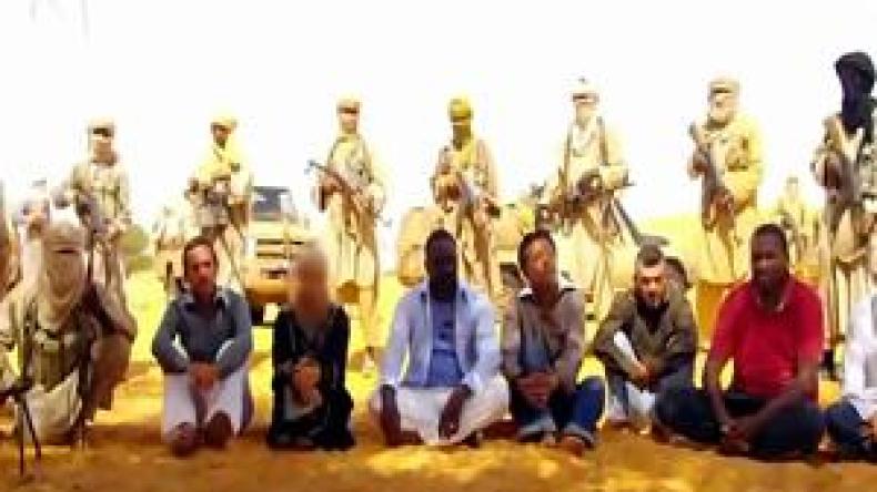 الرهائن‭ ‬مازالوا‭ ‬على‭ ‬قيد‭ ‬الحياة‭ ‬و‮”‬الملثمون‮”‬‭ ‬يلوون‭ ‬ذراع‭ ‬فرنسا