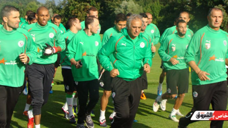 الفاف تباشر إرسال الدعوات لمحترفي المنتخب الوطني تحسبا للقاء مالي