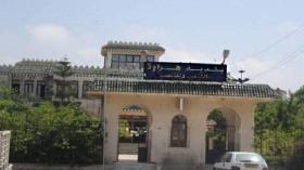 المقصون من السكن بهراوة يغلقون مقر البلدية