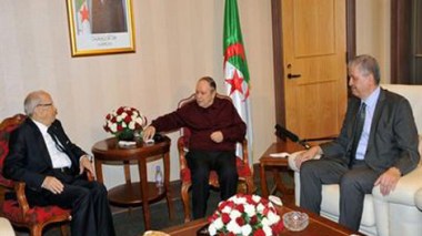 Bouteflika reçoit l’ancien Premier ministre tunisien Béji Caïd Essebsi