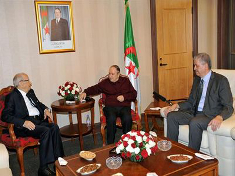 Bouteflika reçoit l’ancien Premier ministre tunisien Béji Caïd Essebsi