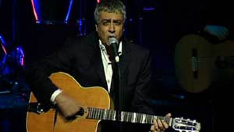 أنريكو ماسياس يصر على زيارة الجزائر رغم رفض السلطات الرسمية