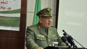 قايد صالح يؤكد حرص الجيش على حماية الحدود والقضاء على بقايا الإرهاب