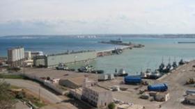 صفقات مشبوهة لتزويد ميناء أرزيو بأنابيب وكاميرات مراقبة