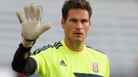 حارس مرمى يسجّل هدفا خرافيا!