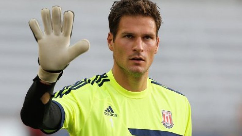 حارس مرمى يسجّل هدفا خرافيا!