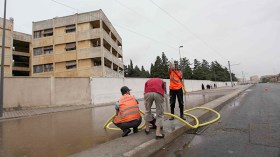 “أميار” ينتظرون الطوفان لتنقية البالوعات والأودية