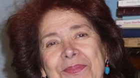 آسيا جبار أمل الجزائر الكبير للتتويج  بنوبل للآداب