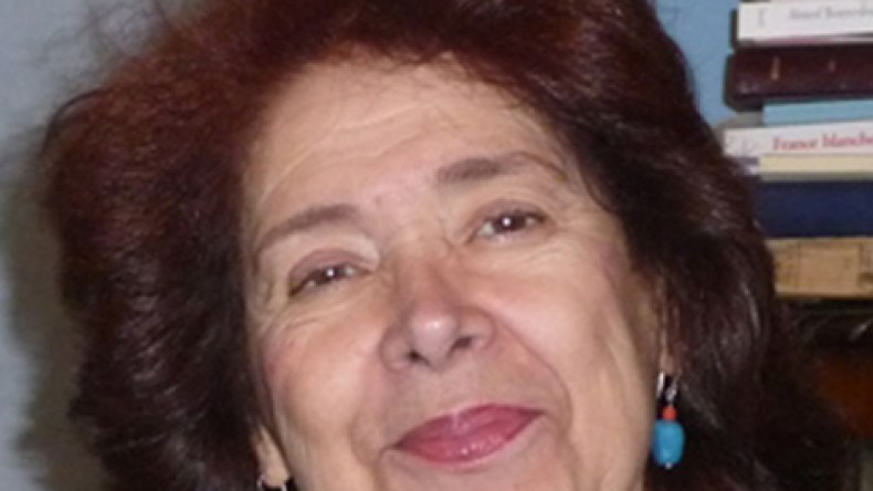 آسيا جبار أمل الجزائر الكبير للتتويج  بنوبل للآداب