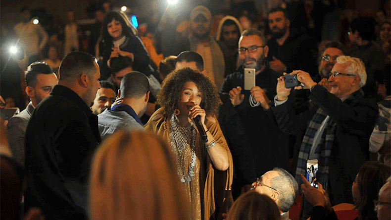 فرقة “اللمة البشارية” تلهب الأوبرا.. و”سعاد عسلة” تغرق في أحضان الجمهور!