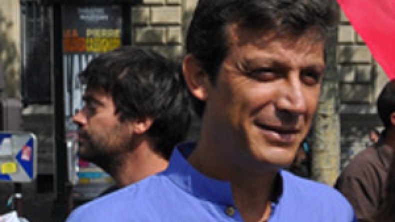 سيناتور‭ ‬اشتراكي‭ ‬يطالب‭ ‬باريس‭ ‬بالاعتذار‭ ‬عن‭ ‬جرائمها