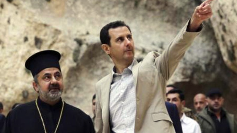 الأسد يقوم بزيارة نادرة لكنيسة قرب جبهة للقتال في دمشق