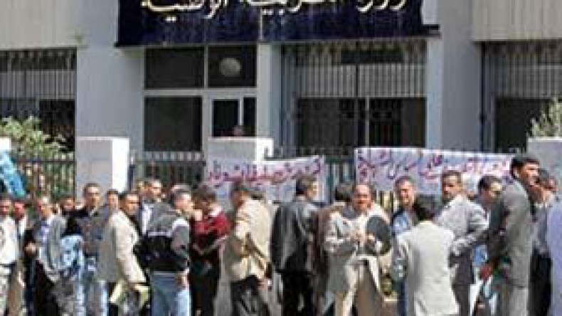 معلمون وأساتذة ينتظرون سلفة زواج أو قرض سكن منذ 14 عاما