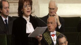 هل دفعت آسيا جبار ثمن معارضتها لقرار بومدين بتعريب العلوم الإنسانية؟