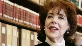 آسيا جبار هدف أول مشروع الترجمة الشبابية