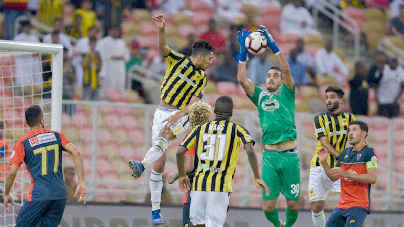 عسلة يواصل البروز ويساهم في الإطاحة بالهلال السعودي