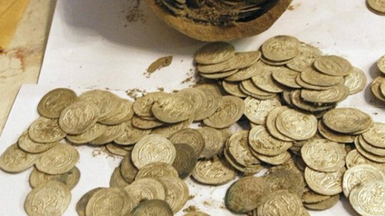 حجز 130 قطعة نقدية أثرية وتوقيف 4 متورطين