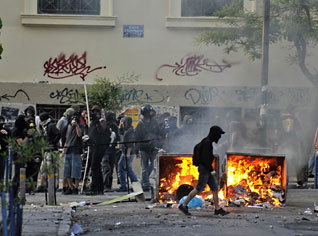 Les nouveaux Nazis encerclent 500 Harrags dont des algériens