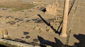 اكتشاف بوابة أثرية قديمة في نفق أرضي قرب قطب فسديس الجامعي بباتنة