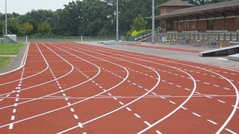 الجزائري لعرج  يفوز بسباق 400 متر في تجمع بفرنسا