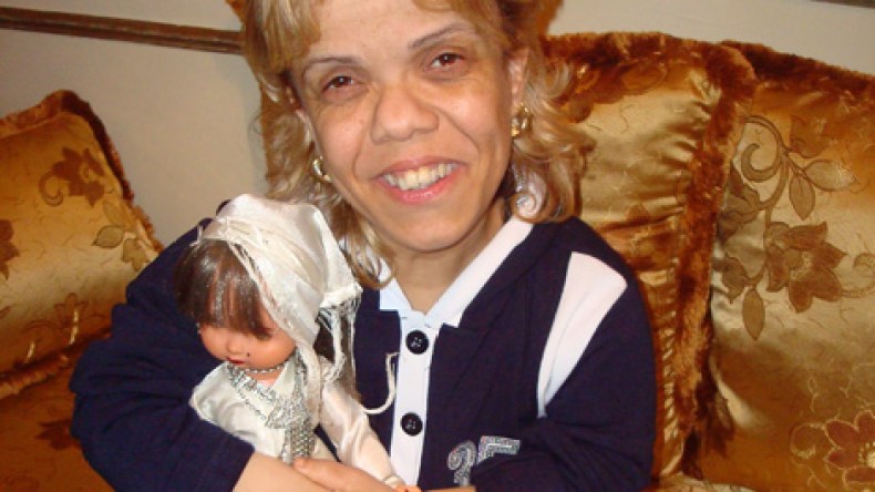 الرئيس بوتفليقة يأمر بعلاج المُمثلة عتيقة طوبال على نفقة الدولة