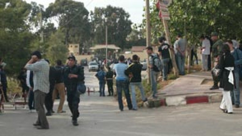 وفاة‮ ‬مواطن‮ ‬وجرح‮ ‬14‮ ‬شخصا‮ ‬بينهم‮ ‬عناصر‮ ‬أمن‮ ‬