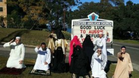 متطرفون أستراليون يقتحمون كنيسة بأزياء إسلامية