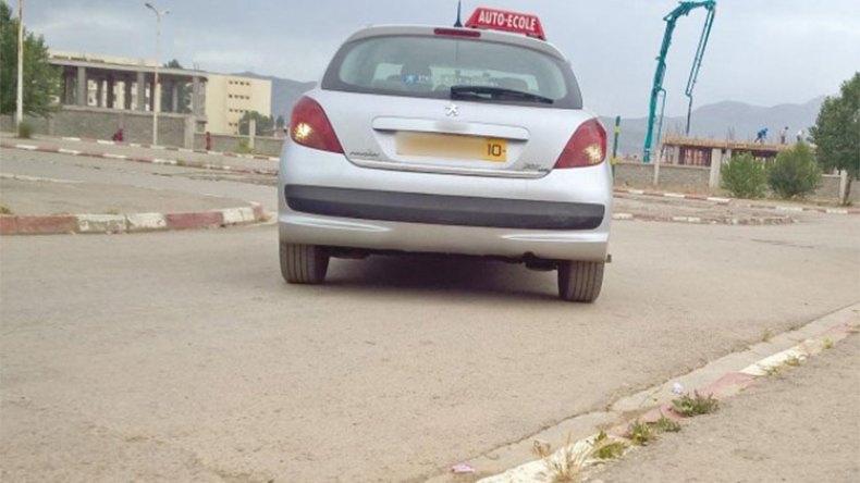 اتحادية مدارس تعليم السياقة تستنجد بالوزير الأول