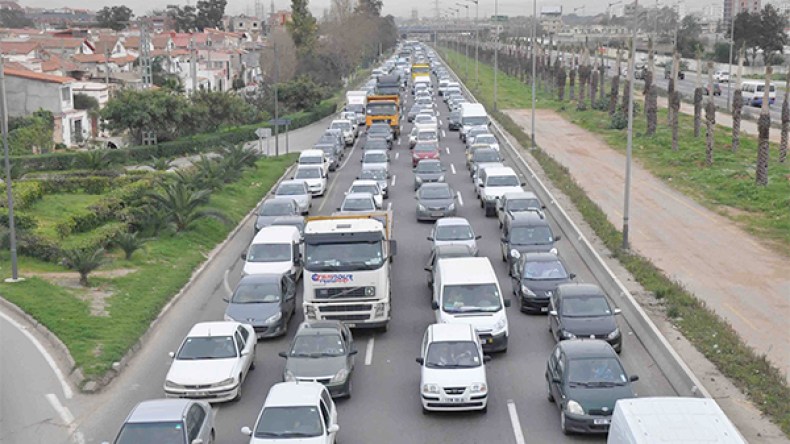 “جحيم” بسبب شلل حركة المرور بإتجاه العاصمة