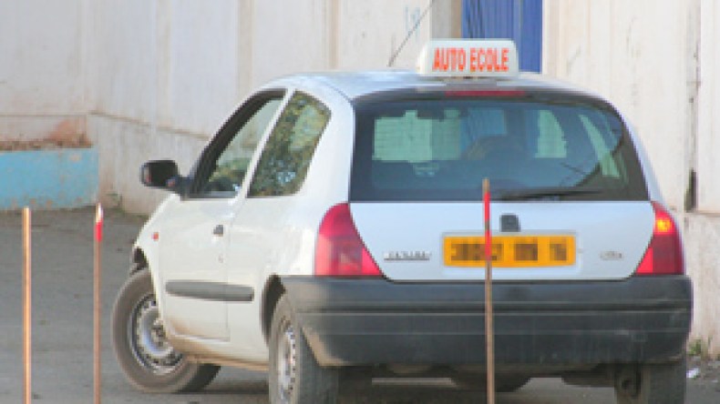 6100 مدرسة تهدّد بإضراب مفتوح وحركة احتجاجية عبر الوطن