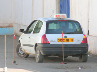 4700 autos écoles menacent de grève