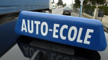 4700 autos écoles menacent de grève.
