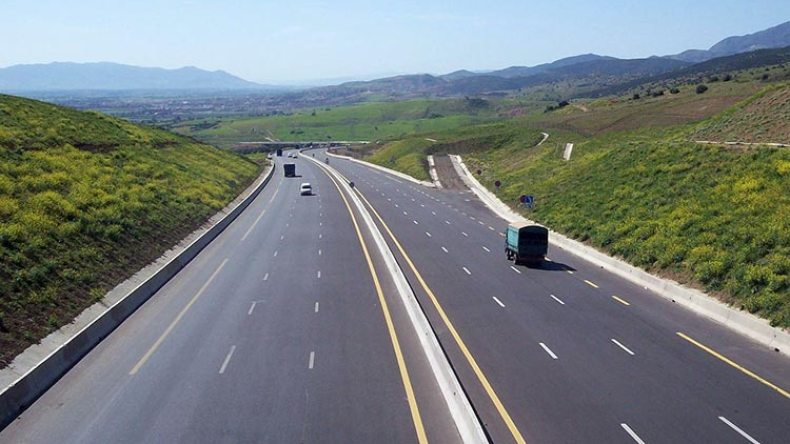 أغلب الطرق السريعة بالجزائر.. خارج المعايير الدولية