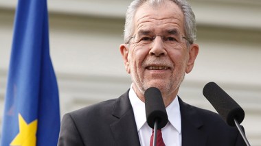 Le président autrichien appelle les femmes autrichiennes à porter le voile!