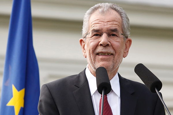 Le président autrichien appelle les femmes autrichiennes à porter le voile!