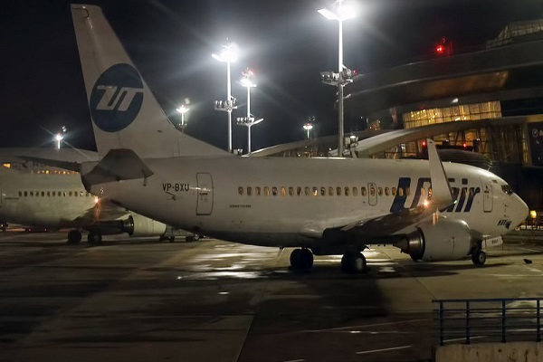 Un avion avec 94 personnes à bord se pose sur le ventre dans le nord de la Russie