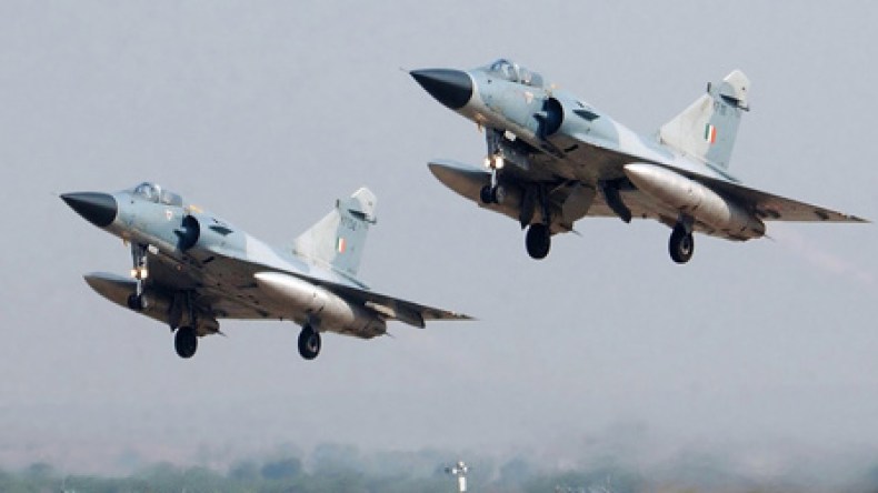 Algeria permitted the passage of warplanes over its territories, French FM declares