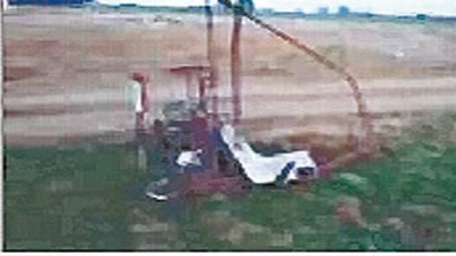 شاب ينجح في صنع طائرة شراعية حلقت به ثلاثة كلم قبل أن تقع بأولاد موسى