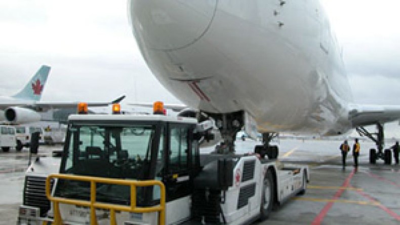 طائرة إيطالية استغلتها شركة طيران إسرائيلية تنتظر مصيرها بمطار هواري بومدين