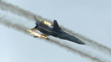 Des avions de chasse tirent sur Alep